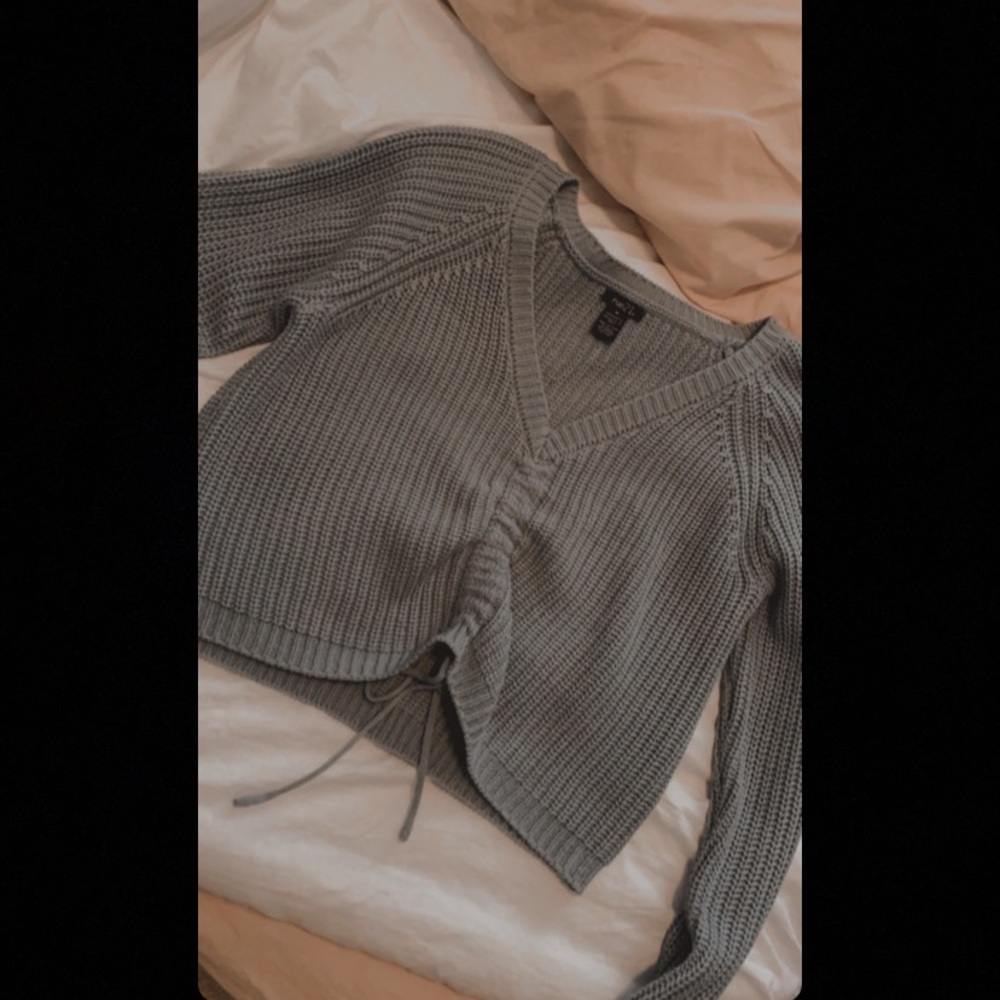 cute green sweater👀✨ never worn!
